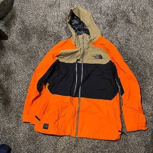 XL men’s Northface snowboardarding/skiing jacket.